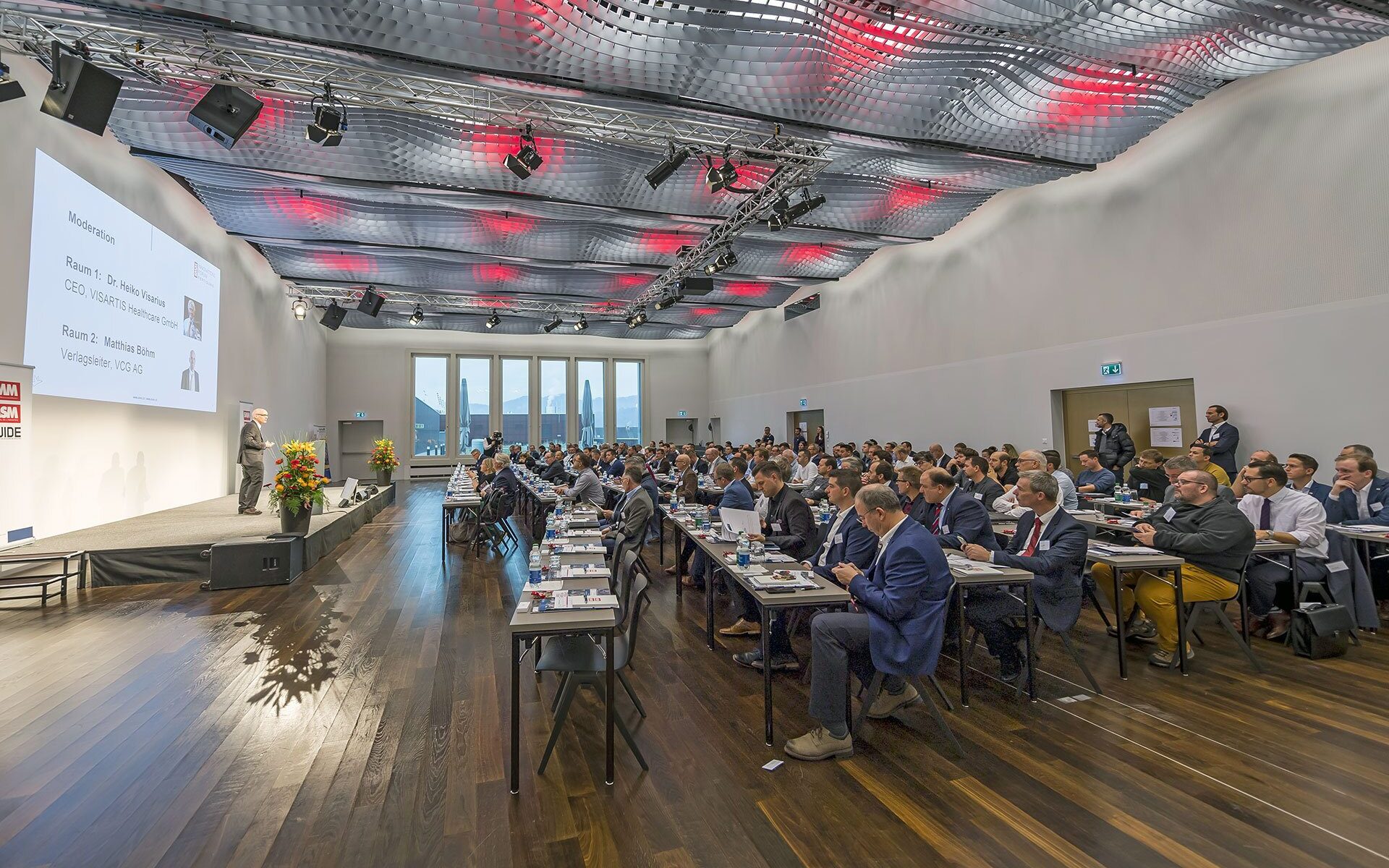 Kongresssaal Forum in der Messe Luzern mit Referat